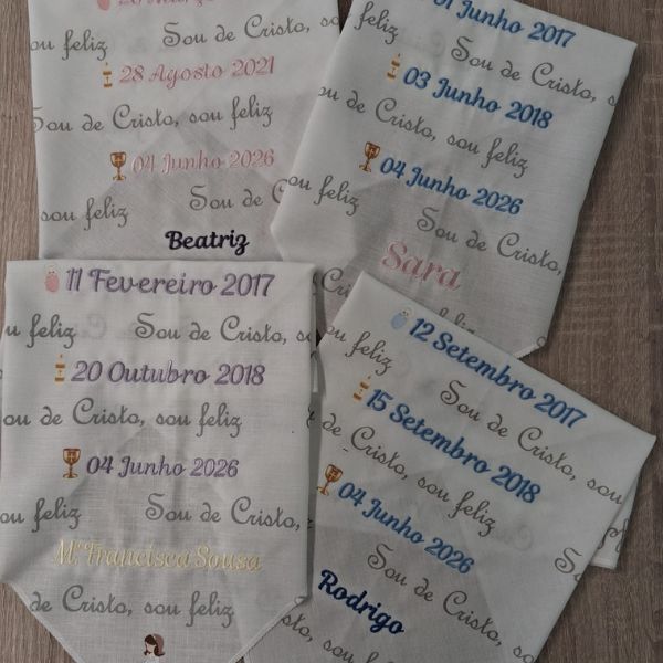 Lenços com bordados de Primeira Comunhão personalizados